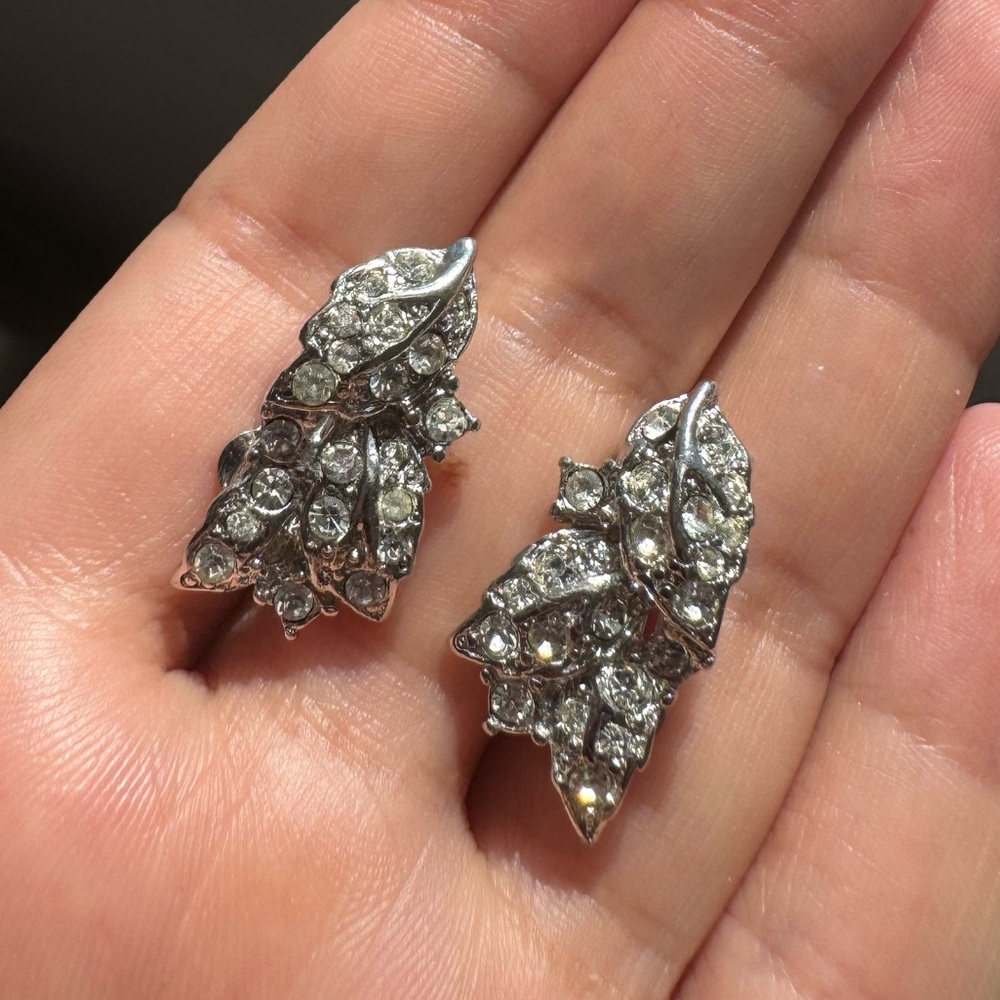 Vintage Richelieu Silver Leaf Clip On Earrings